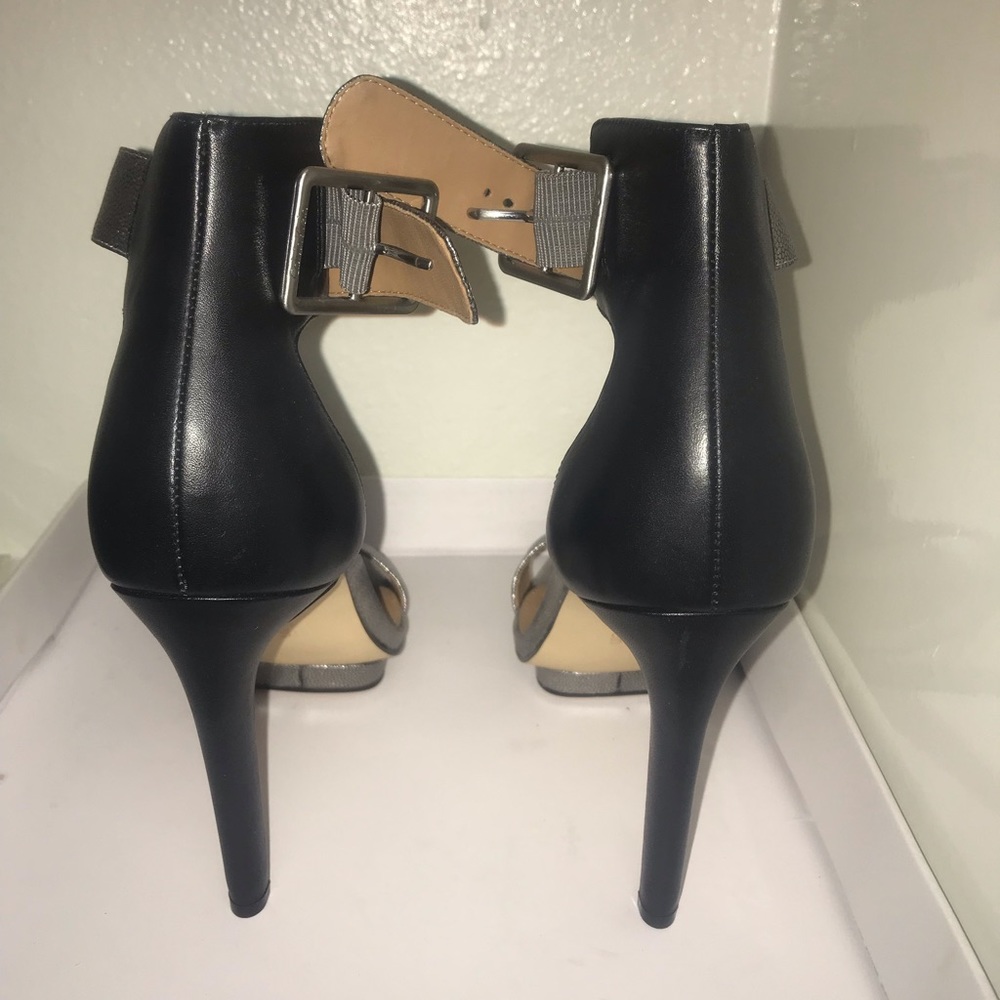 Calvin Klein Vable Metallic Silver Sandal Size 9 - Picture 3 of 5